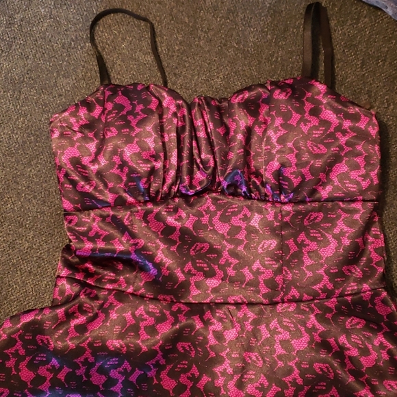 Beautiful purple dress with black lacey design - Picture 2 of 8